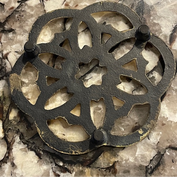 Trivet Antique Cast Iron Flower with Interlocking Circles Chippy Yellow Paint - Picture 5 of 6